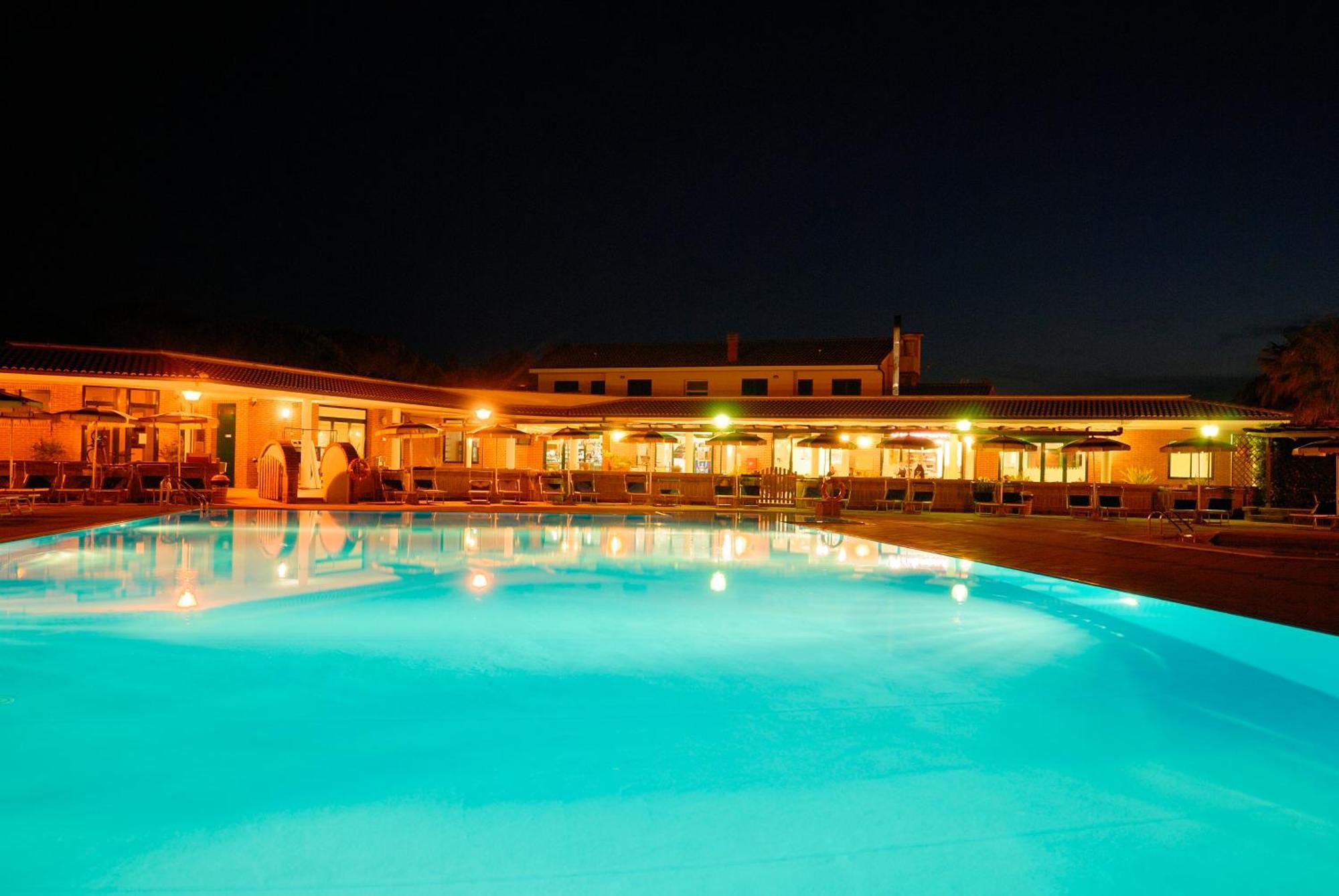 Villaggio Turistico La Cecinella Марина-ди-Чечина Экстерьер фото